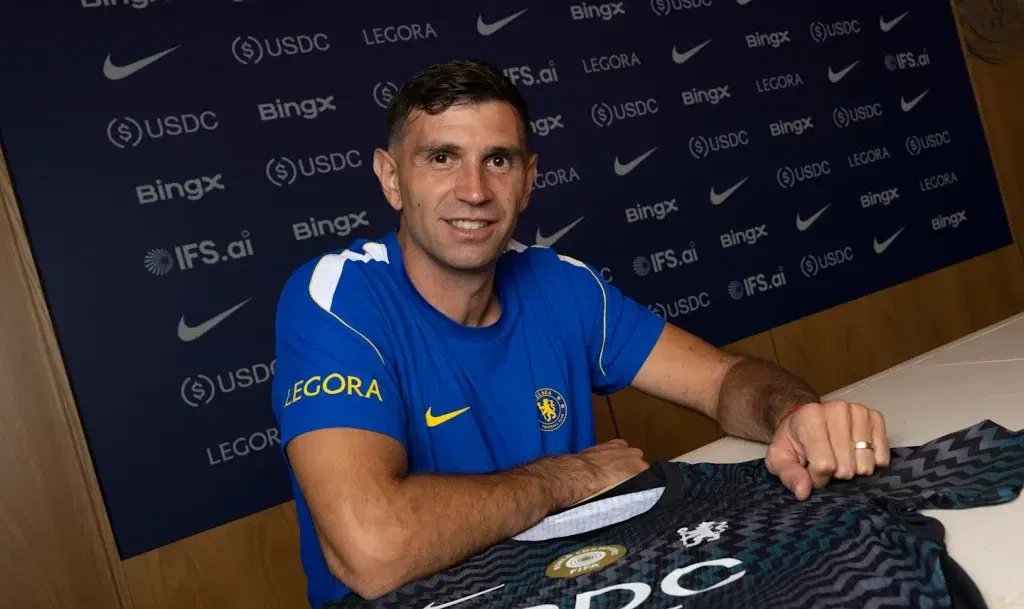 Emiliano Martinez Makes Surprising Switch to Chelsea's No. 1 Shirt